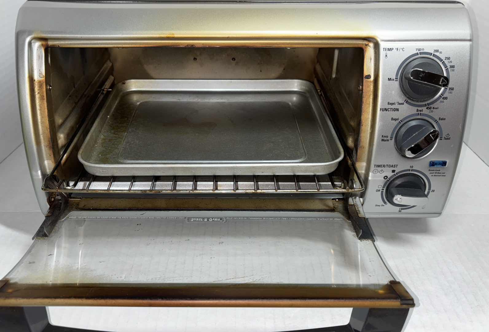 Photo 2 of BLACK & DECKER COUNTERTOP OVEN “TOAST-R-OVEN” (MODEL TRO480BS)