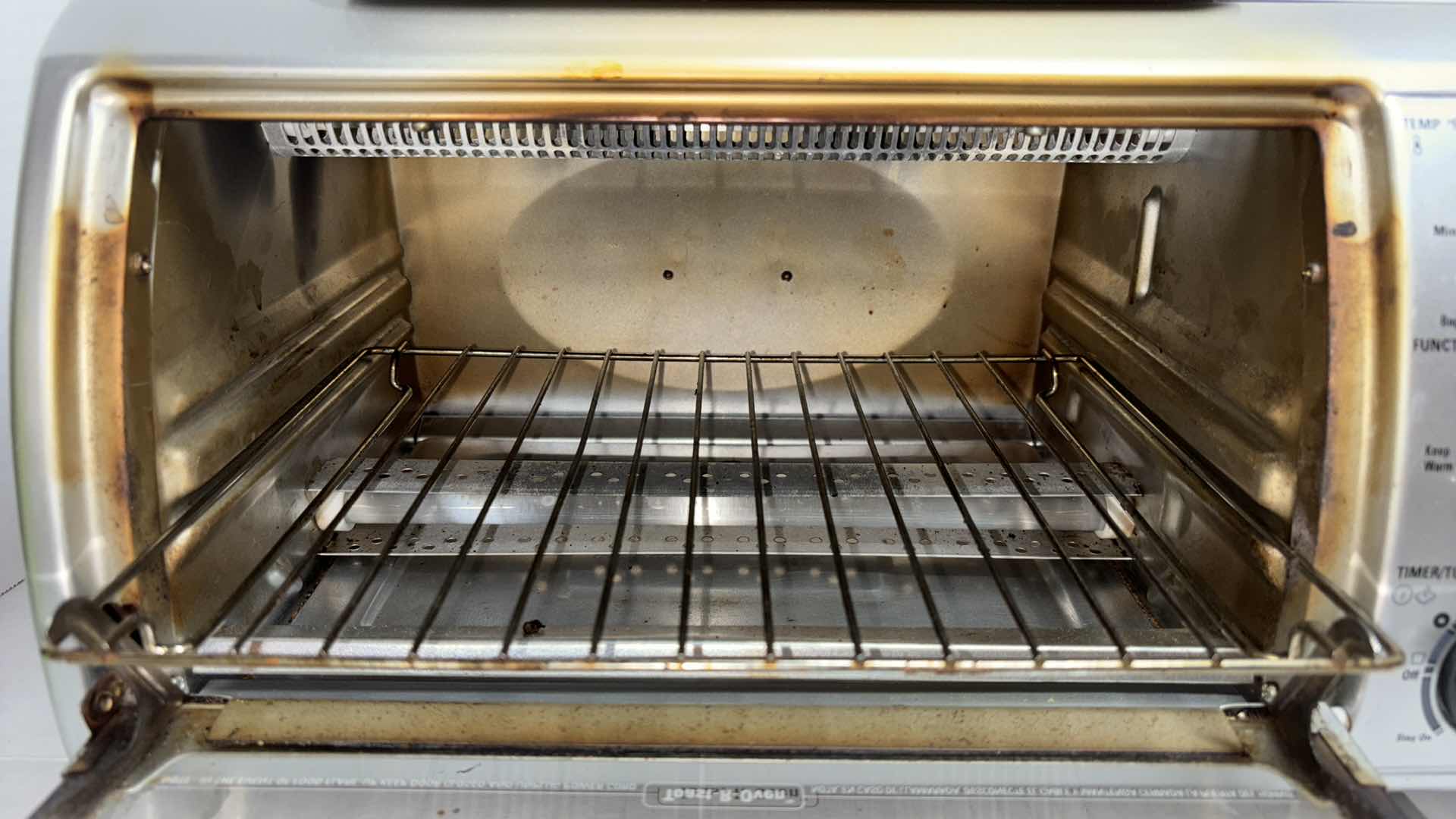 Photo 3 of BLACK & DECKER COUNTERTOP OVEN “TOAST-R-OVEN” (MODEL TRO480BS)