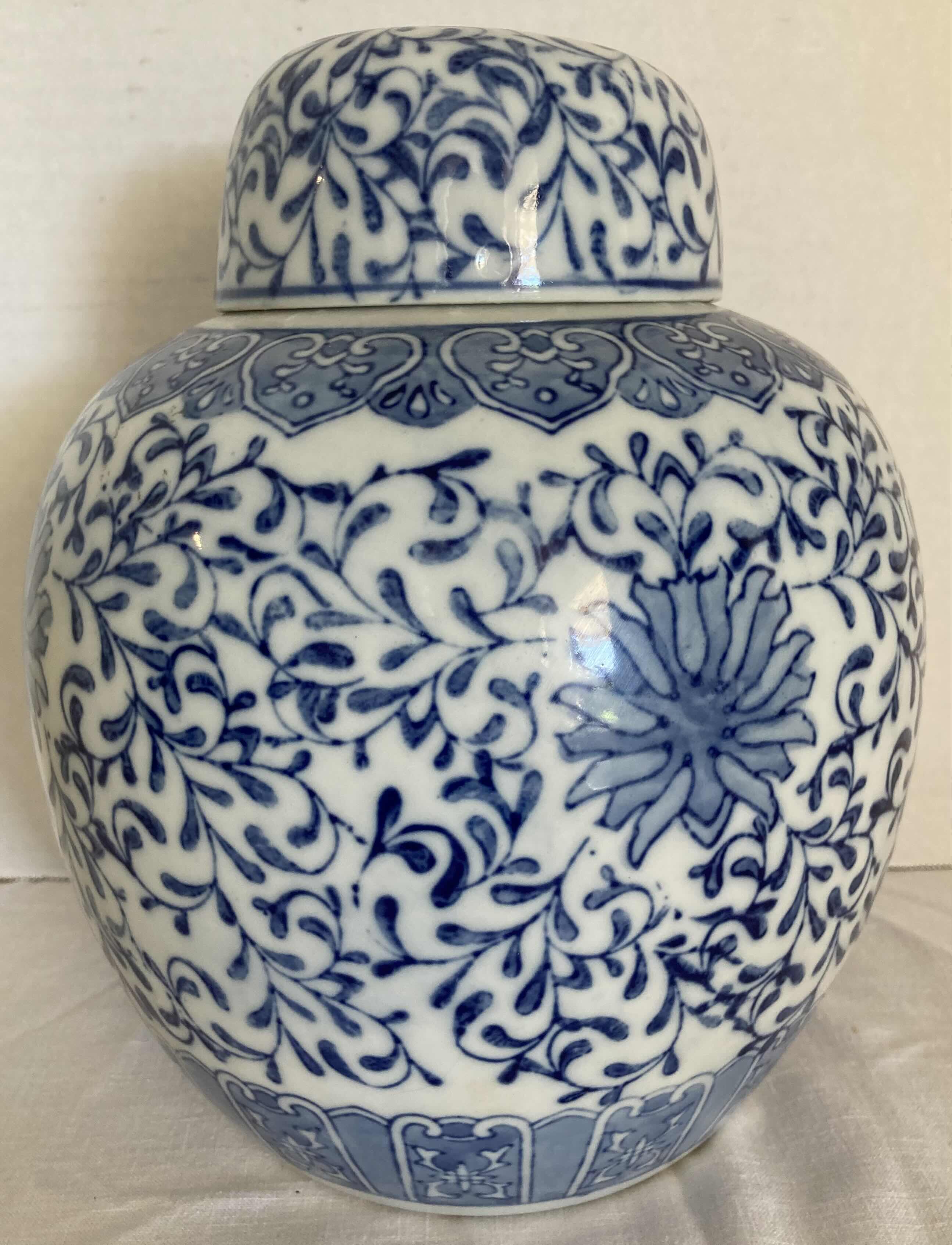 Photo 1 of BLUE & WHITE CHINESE PORCELAIN GINGER JAR H10.5”