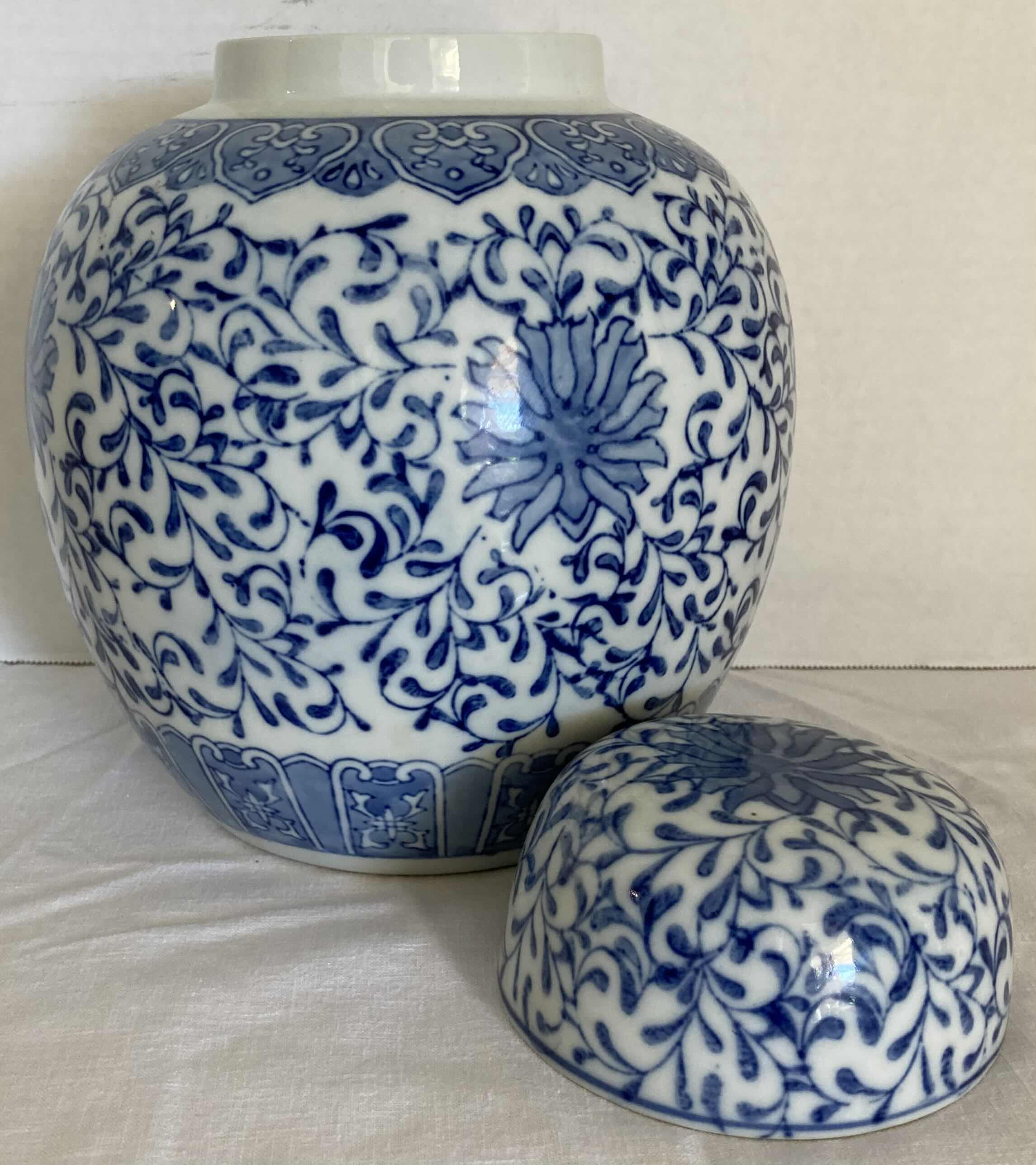 Photo 2 of BLUE & WHITE CHINESE PORCELAIN GINGER JAR H10.5”