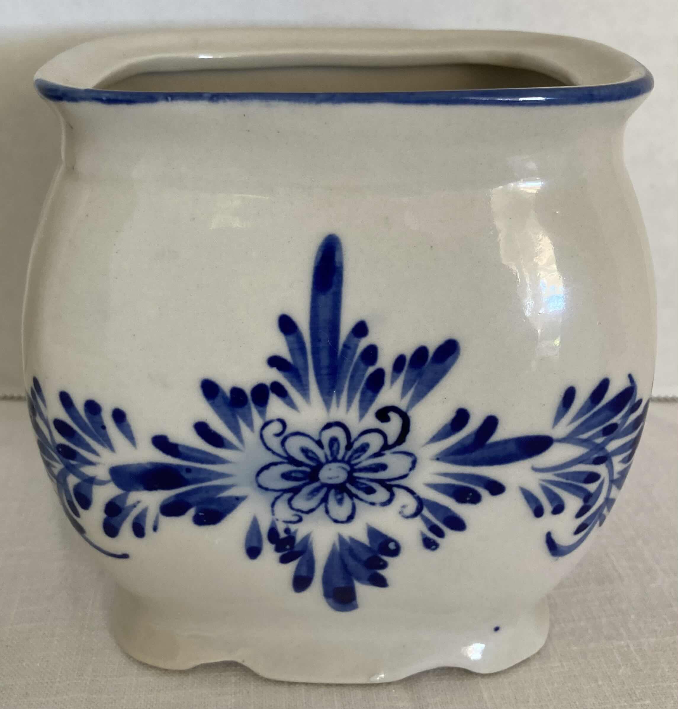 Photo 3 of BLUE & WHITE CHINESE PORCELAIN PIERI BOXES H4.5”