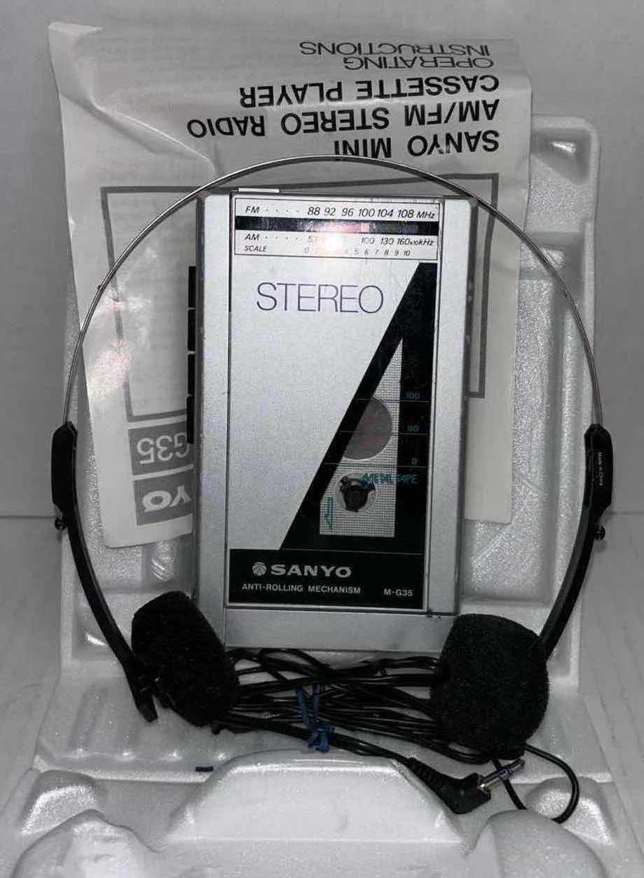 Photo 2 of SANYO SPORTSTER MINI AM/FM STEREO RADIO CASSETTE PLAYER W HEADPHONES (M-G35)