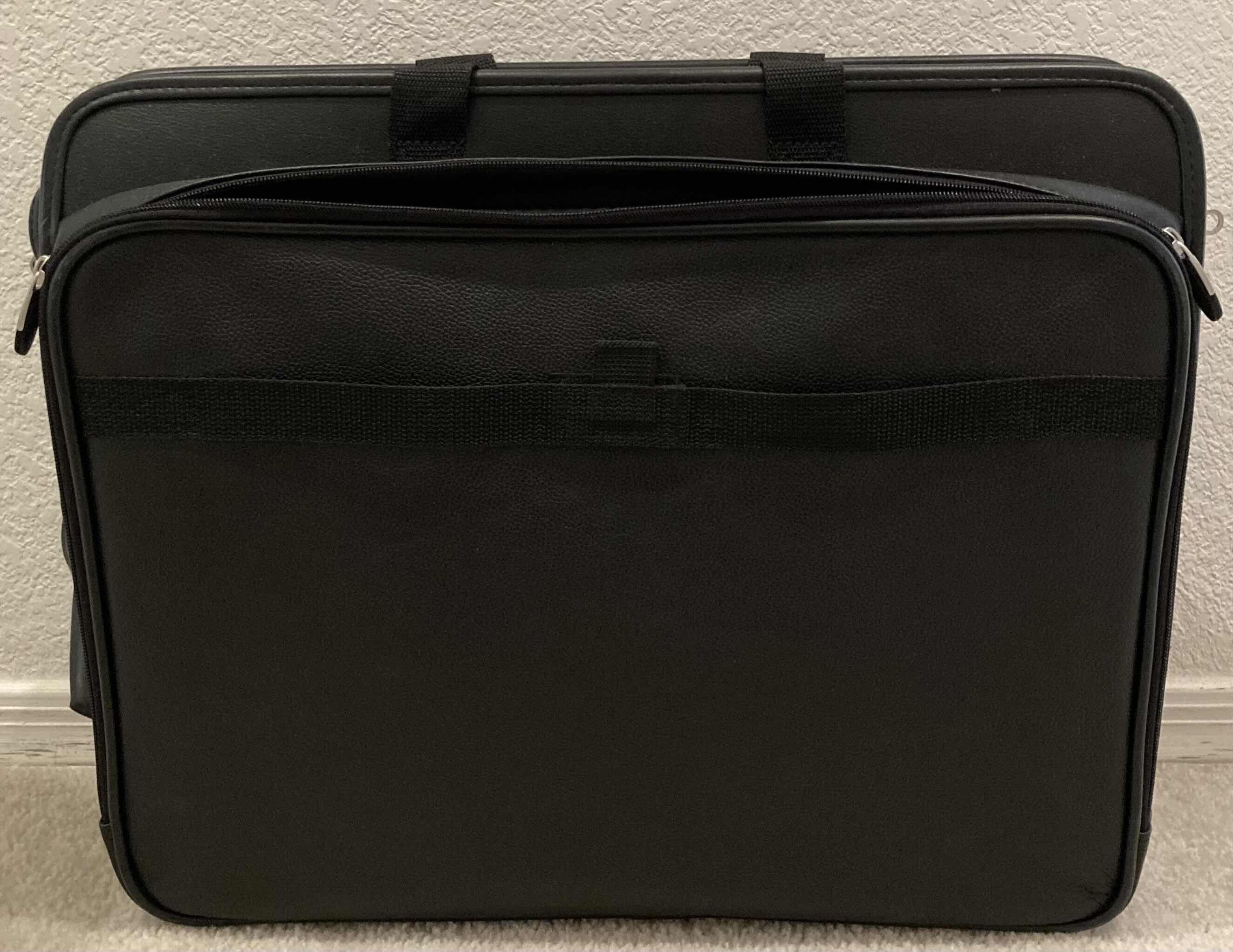 Photo 4 of TARGUS BLACK LEATHER LAPTOP BRIEFCASE 18.5” X 15”