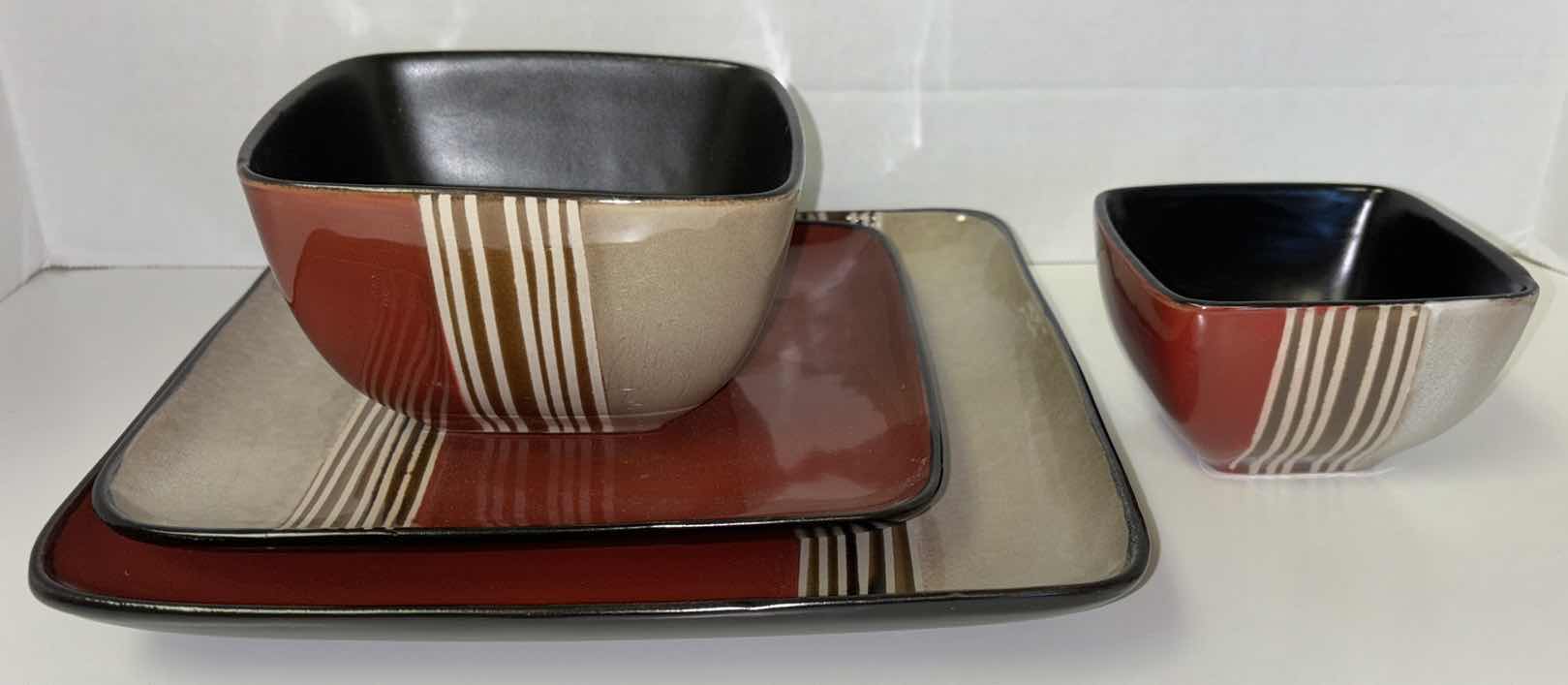 Photo 1 of NEW ELAMA DOWNTOWN LOFT 16 PC STONEWARE DINNERWARE SET W SERVICE FOR 4 (ELM-DOWNTOWN16)