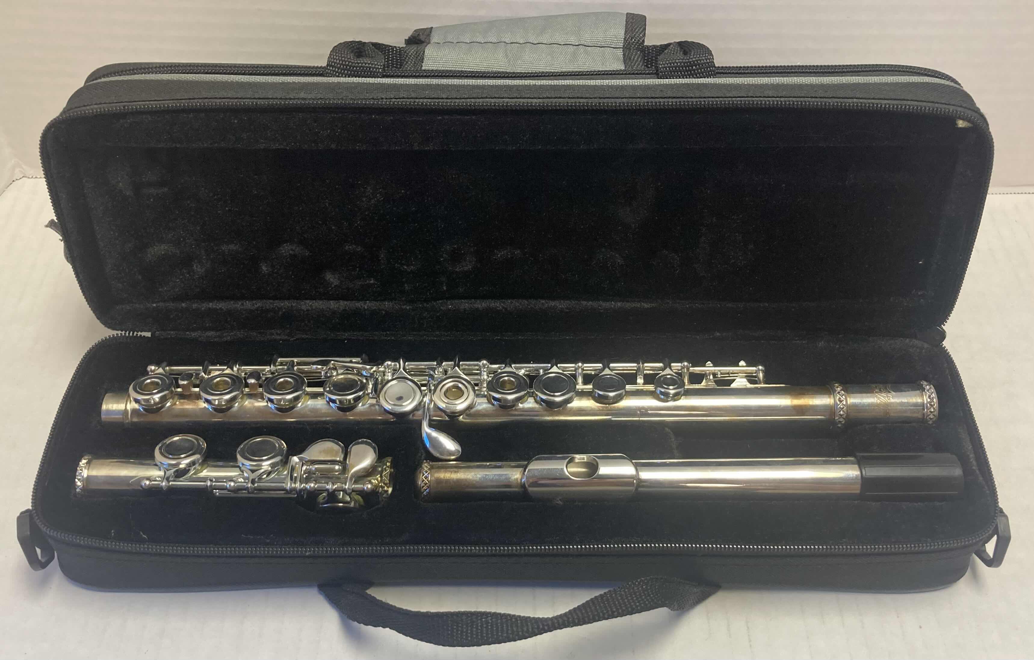 Photo 2 of EASTAR C FLUTE 16 KEYS CLOSED HOLE STUDENT FLUTE W CARRYING CASE