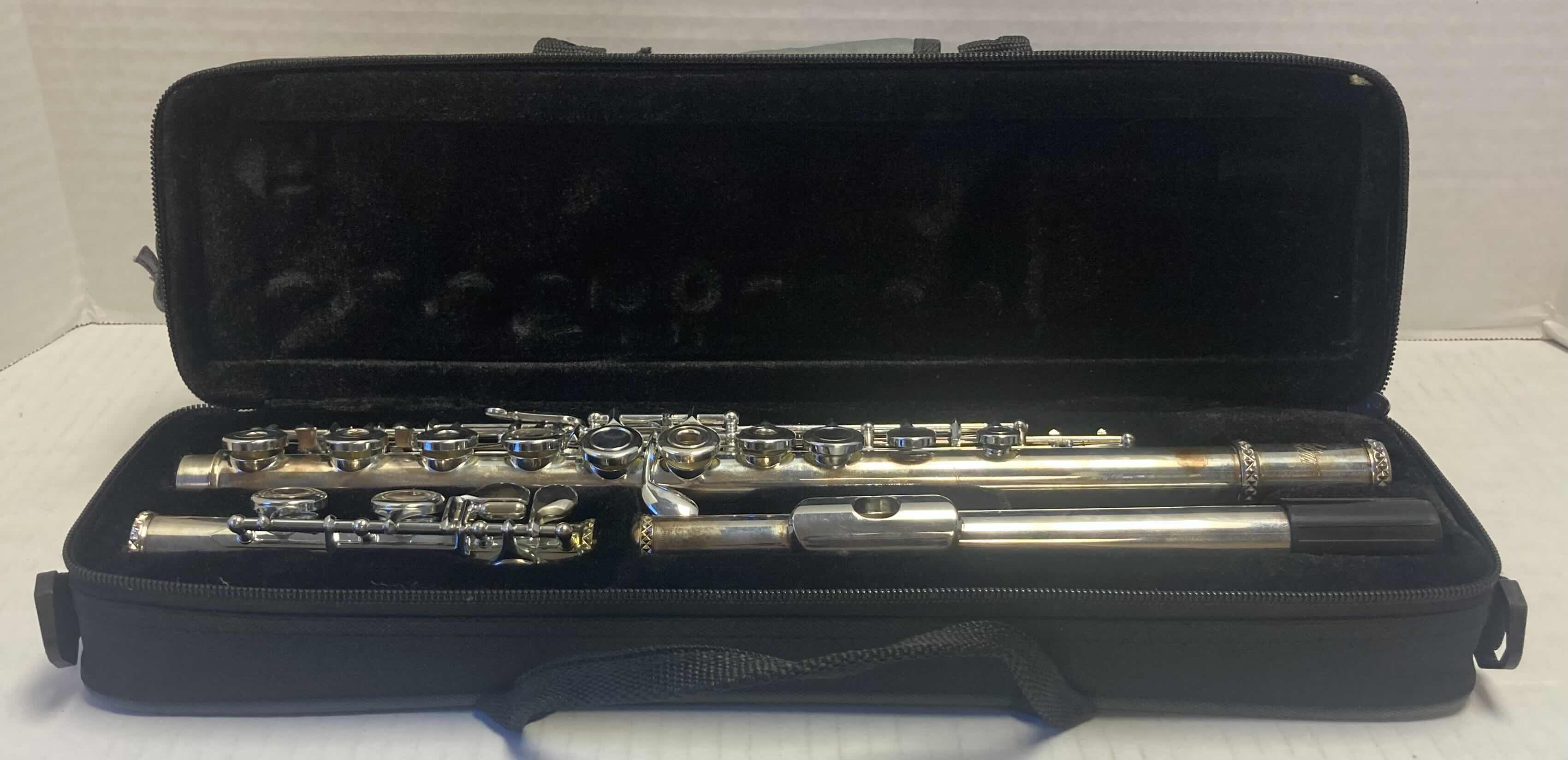 Photo 1 of EASTAR C FLUTE 16 KEYS CLOSED HOLE STUDENT FLUTE W CARRYING CASE