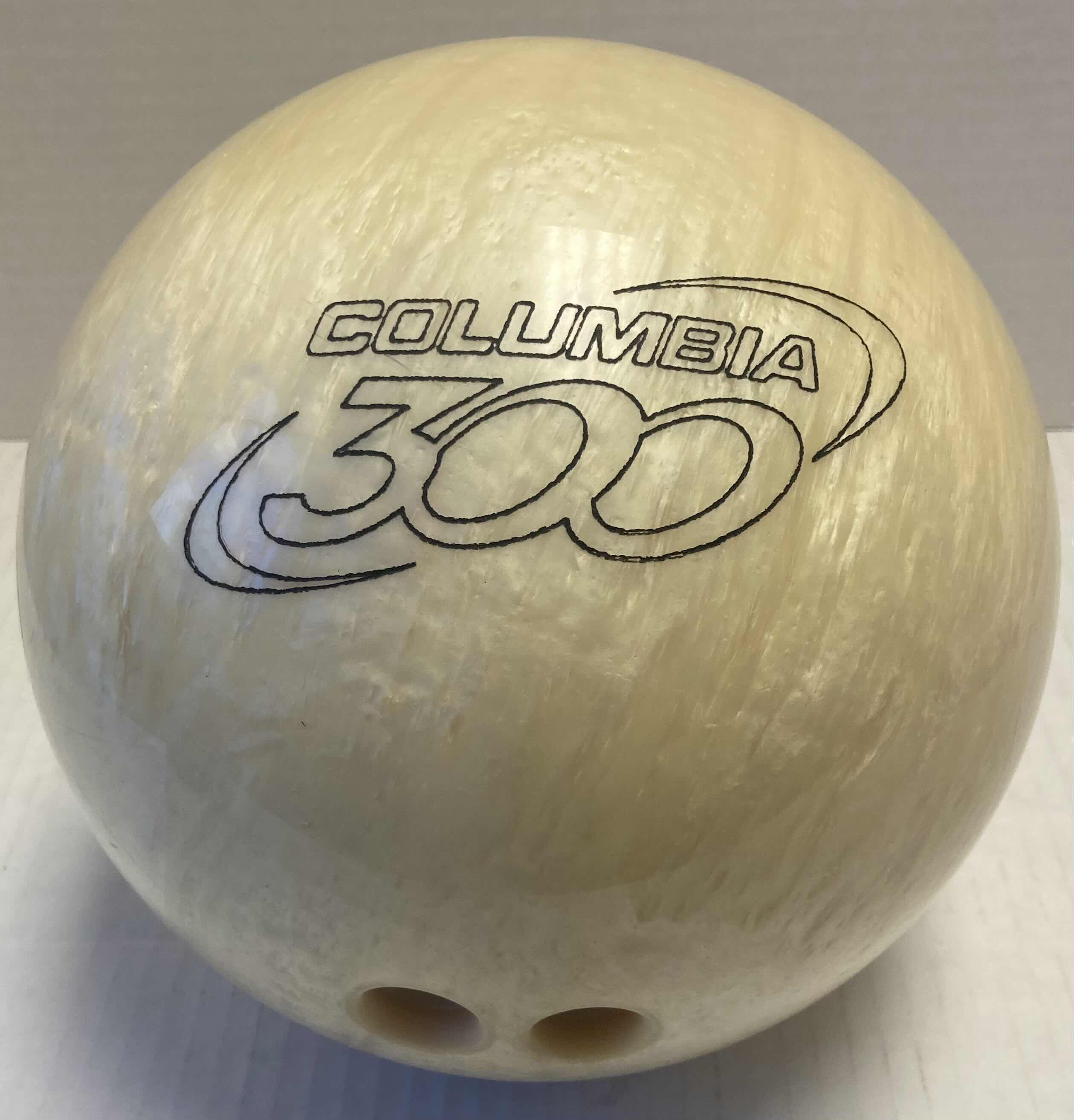 Photo 1 of COLUMBIA 300 OFF WHITE PEARL 8 POUND BOWLING BALL WITH PINK BRUNSWICK CARRYING BAG