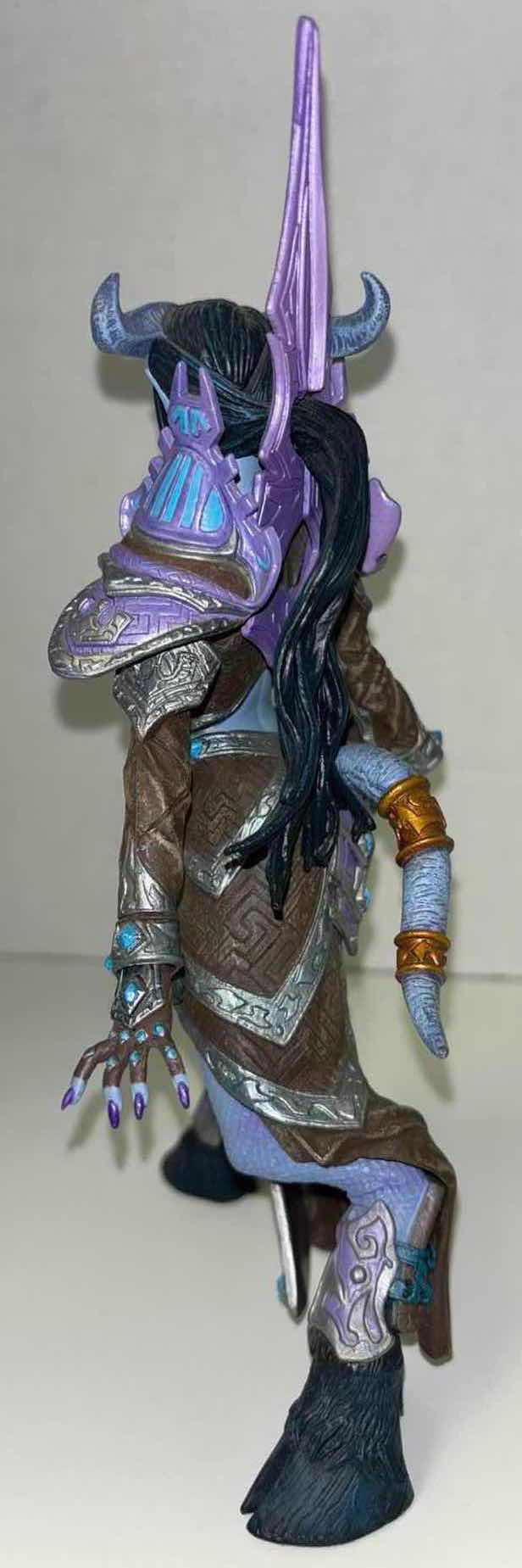 Photo 3 of DC 2008 UNLIMITED WORLD OF WARCRAFT 9” ACTION FIGURE, DRAENEI MAGE: TAMUURA (SERIES 3)