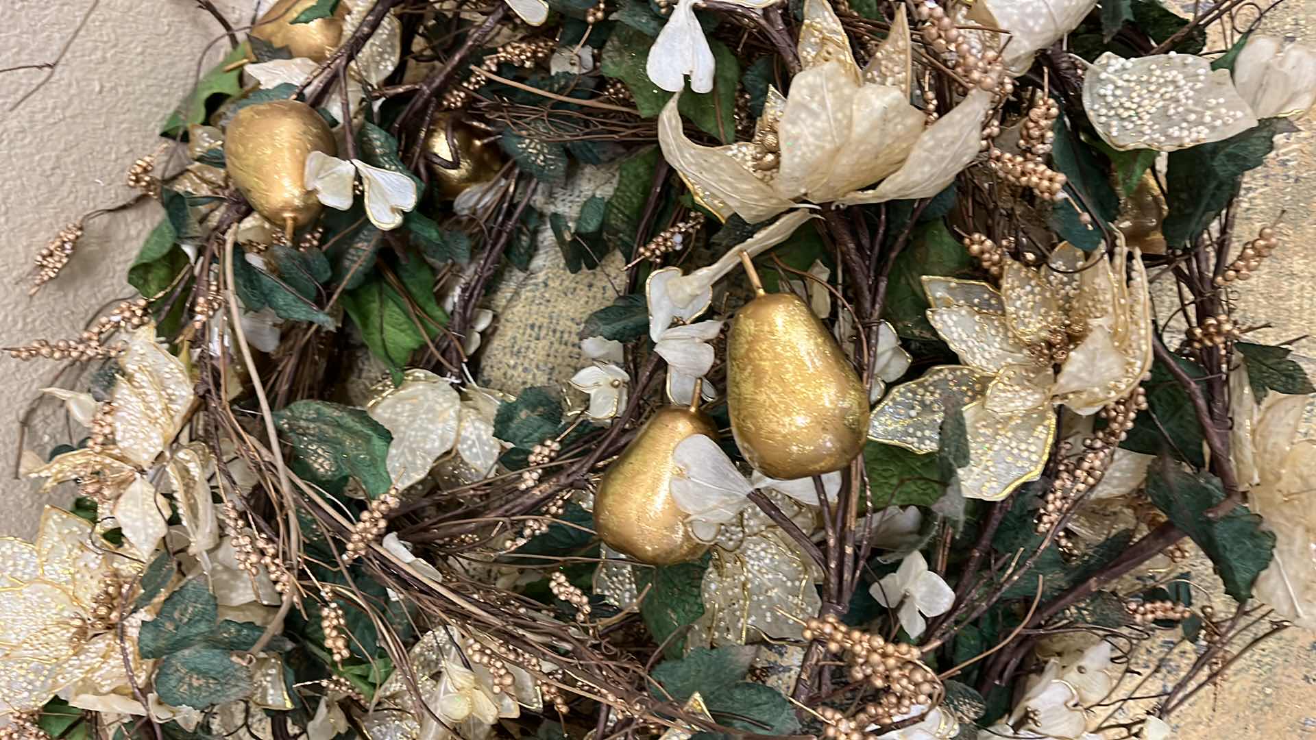 Photo 3 of FLORAL BUNDA GOLDEN PEAR & FLORAL BRANCHES HANGING REEF DECOR 27” X 26”