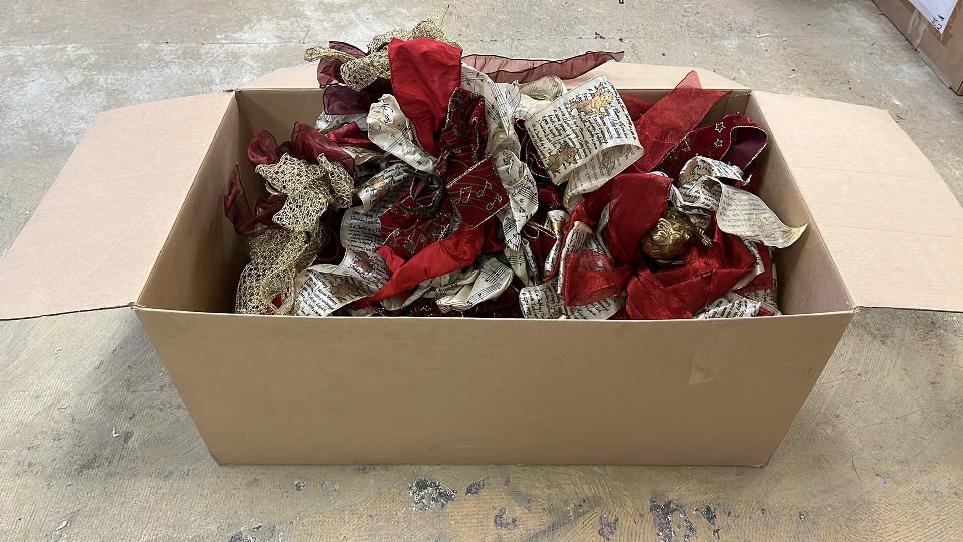 Photo 5 of DECORATIVE VARIOUS THEMED CHRISTMAS BOWS & RIBBONS (FULL BOX DIMENSIONS 36” X 20” H16”)