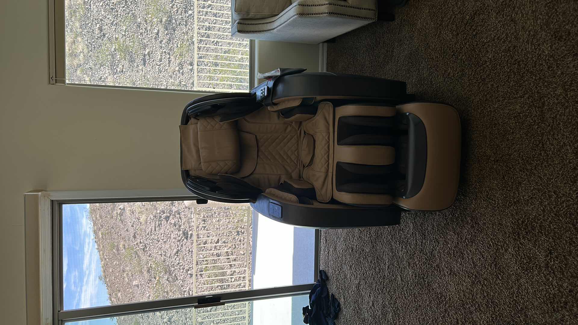 Photo 13 of KYOTA M888 4D MASSAGE CHAIR W REMOTE AND MANUALS