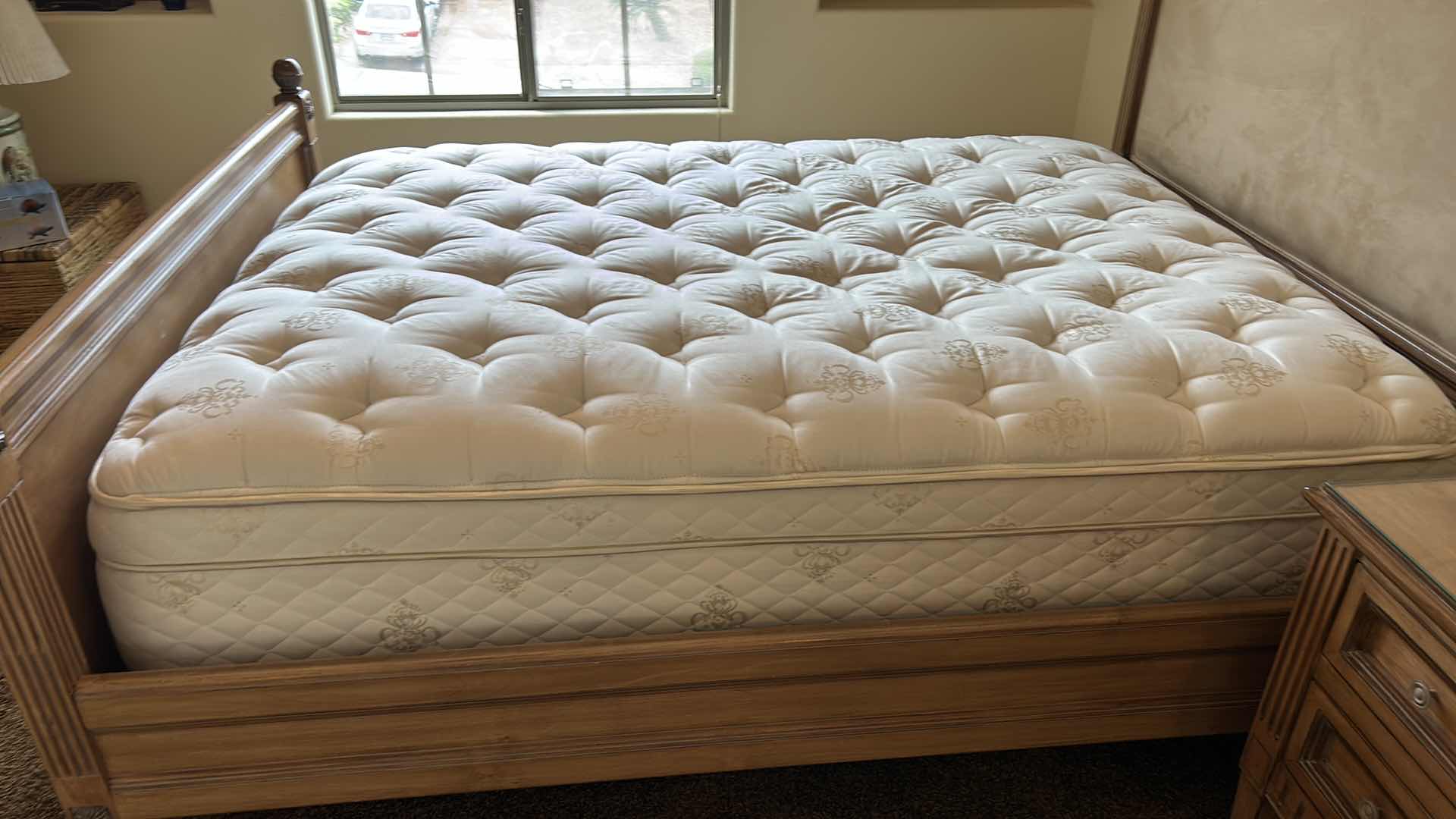 Photo 7 of DELUXE PILLOW TOP SPRING AIR BACK SUPPORTER QUEEN MATTRESS AND PREMIUM WEST ELM BEDDING ( HEADBOARD SOLD SEPARATELY)