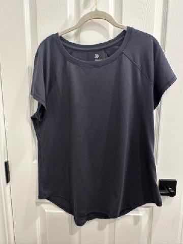 Photo 3 of 4 WOMENS WORK OUT TOPS SIZE XL