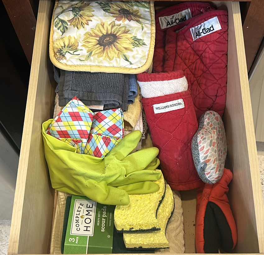 Photo 1 of CONTENTS OF KITCHEN DRAWER