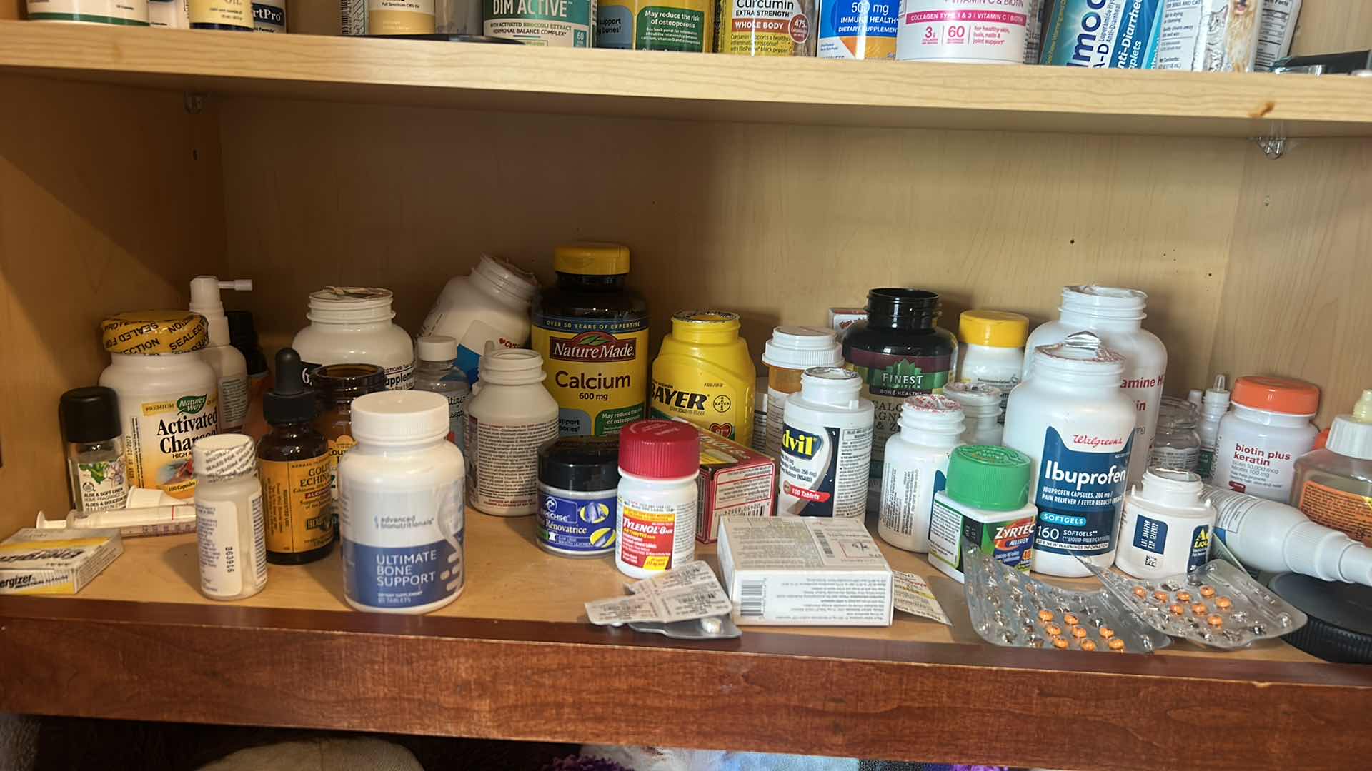 Photo 4 of CONTENTS OF CABINET - SUPPLEMENTS, HEALTH