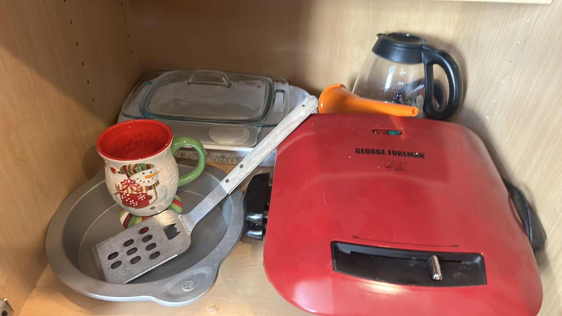 Photo 3 of CONTENTS OF KITCHEN CABINET