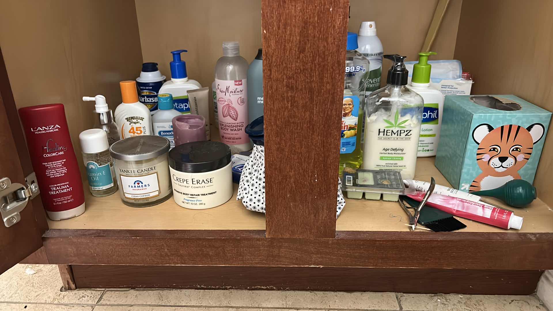 Photo 1 of CONTENTS BATHROOM CABINET