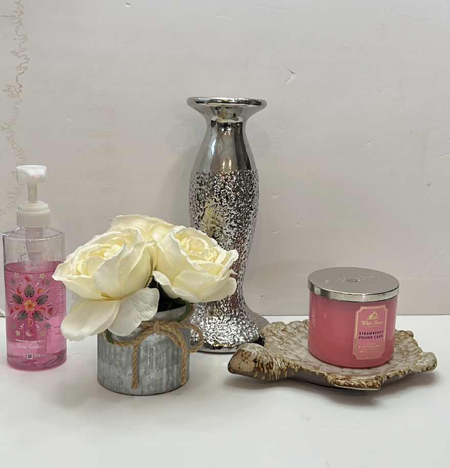 Photo 1 of HOME DECOR ASSORTMENT