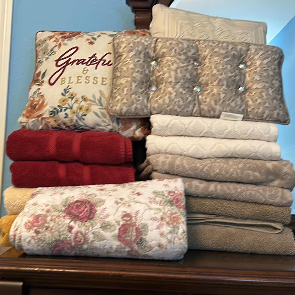 Photo 1 of TOWELS, TOSS PILLOW AND QUILT