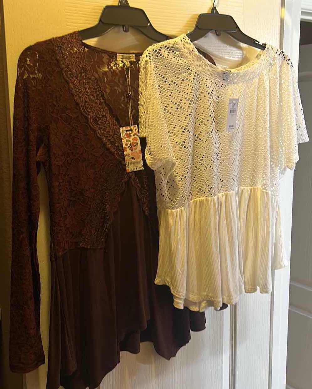 Photo 1 of 2 NWT WOMENS TOPS BUCKLE $28.95 & GIMMICKS $54.95 M-L