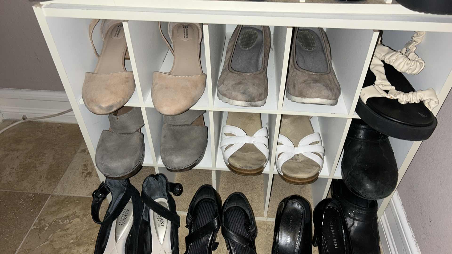 Photo 7 of SHOE RACK WITH WOMENS SHOES SIZE 8-9