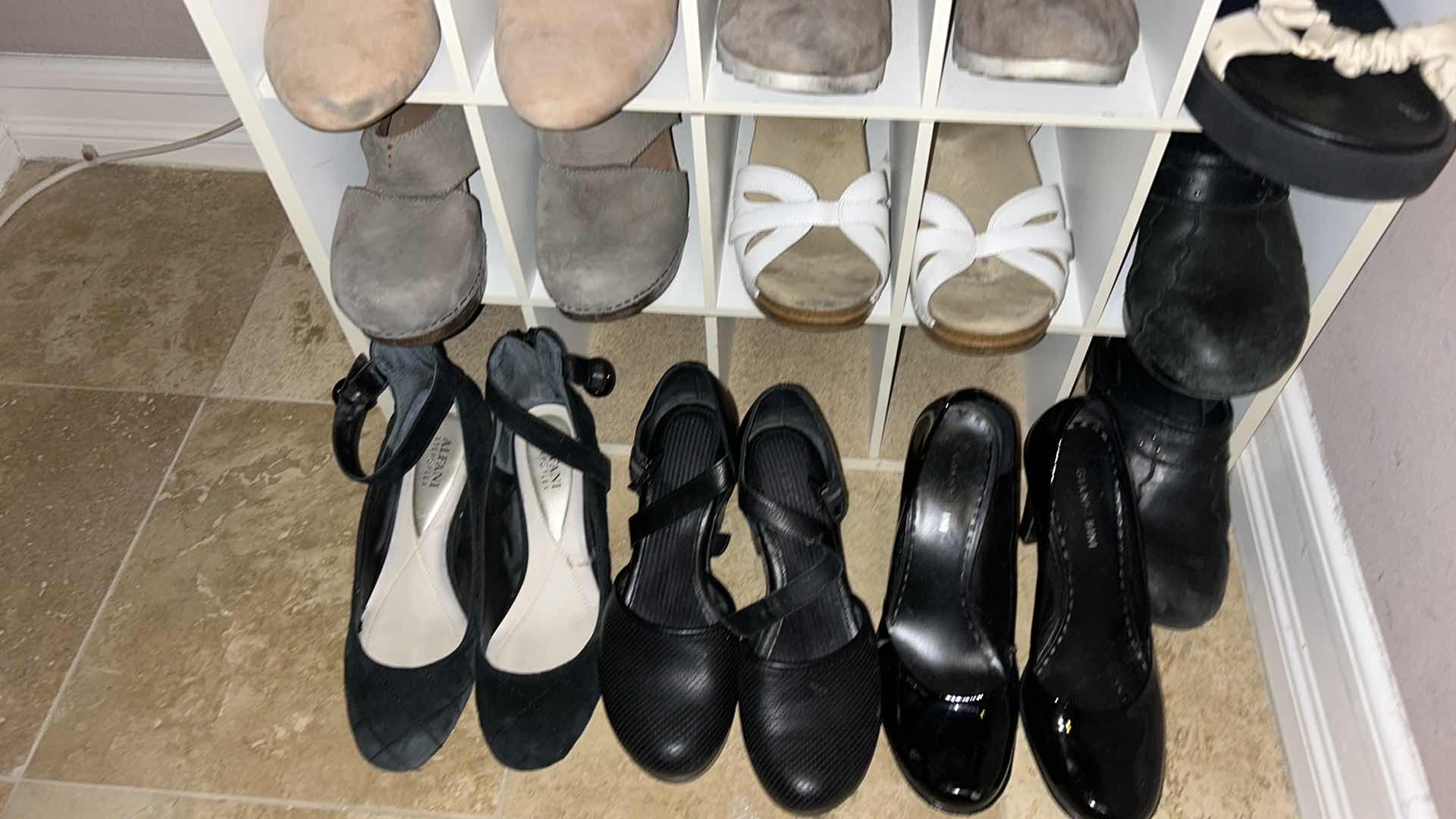 Photo 8 of SHOE RACK WITH WOMENS SHOES SIZE 8-9