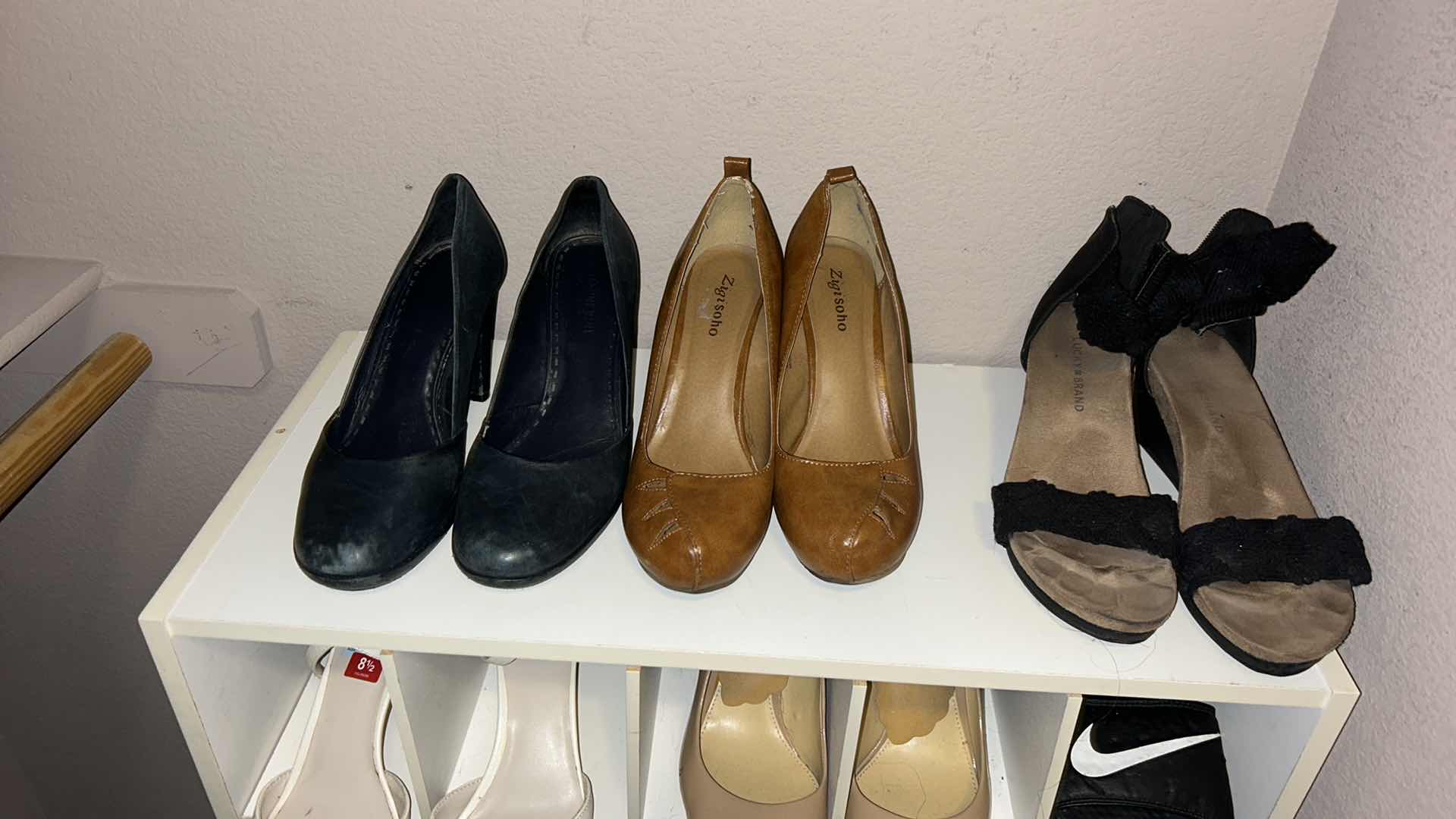 Photo 2 of SHOE RACK WITH WOMENS SHOES SIZE 8-9