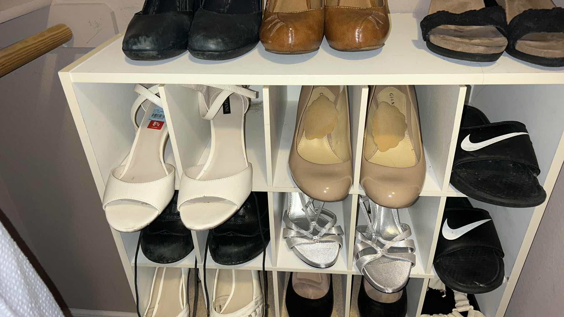 Photo 3 of SHOE RACK WITH WOMENS SHOES SIZE 8-9