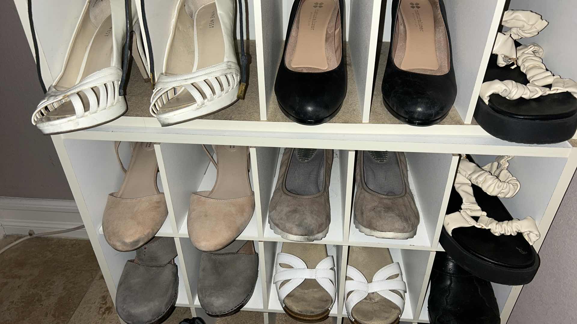 Photo 6 of SHOE RACK WITH WOMENS SHOES SIZE 8-9