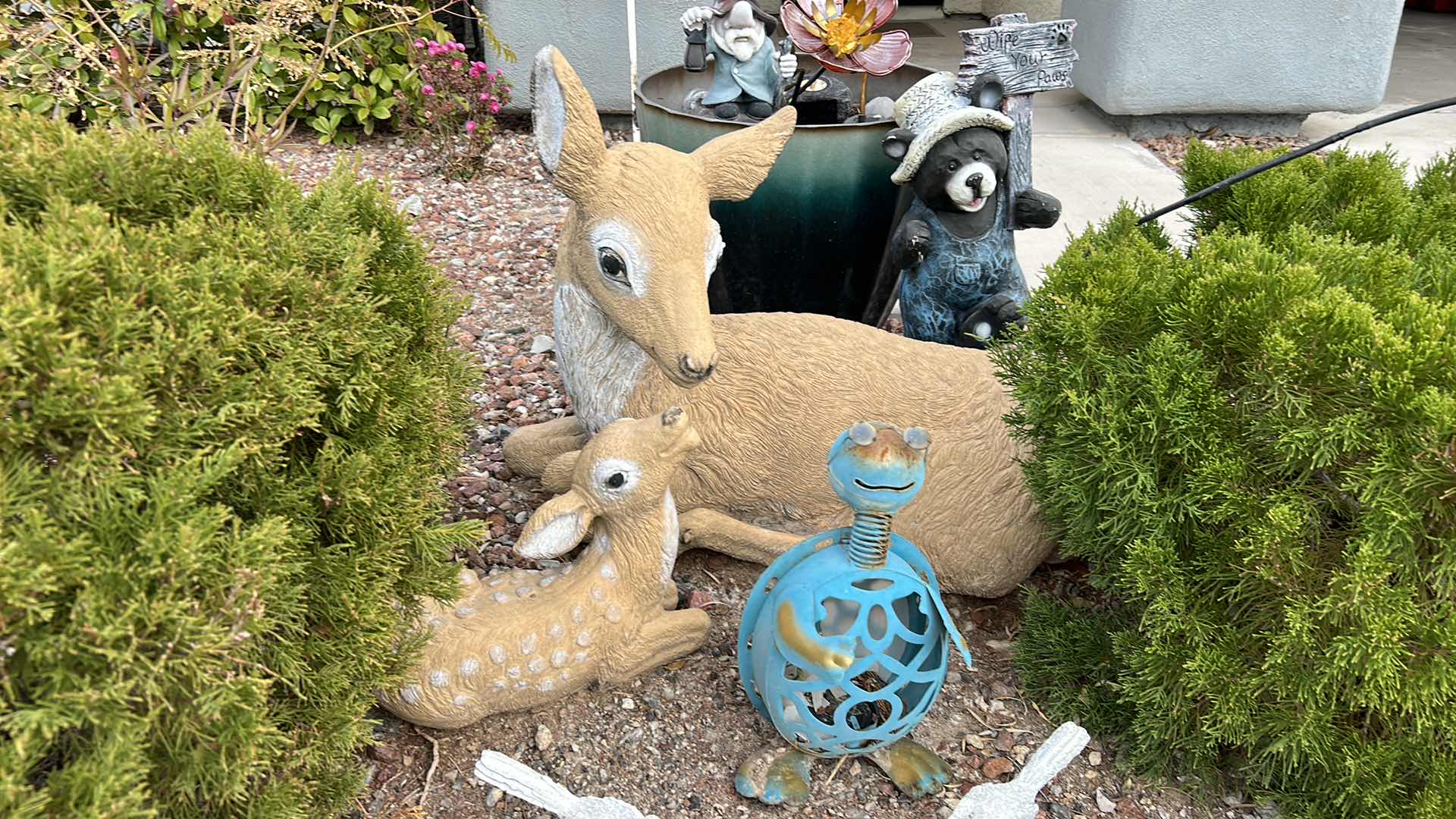 Photo 3 of OUTDOOR DECOR ASSORTMENT