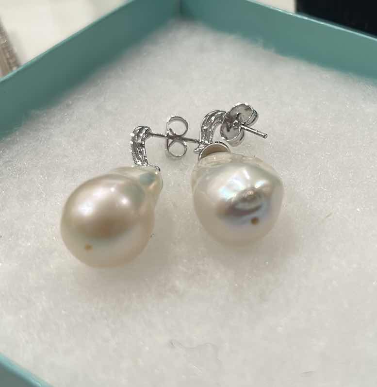 Photo 2 of .925 EARRINGS WITH PEARLS (PEARLS NOT AUTHENTICATED)