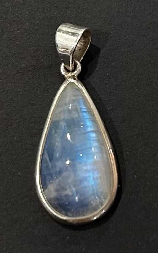 Photo 2 of FINE JEWELRY- .925 STERLING SILVER MOONSTONE PENDANT (MOONSTONE IS 1”) CHANGES COLORS FROM WHITE TO BLUE