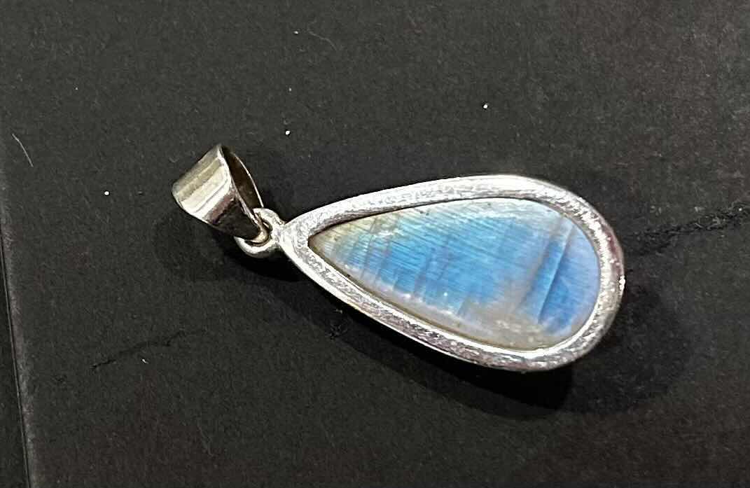 Photo 4 of FINE JEWELRY- .925 STERLING SILVER MOONSTONE PENDANT (MOONSTONE IS 1”) CHANGES COLORS FROM WHITE TO BLUE