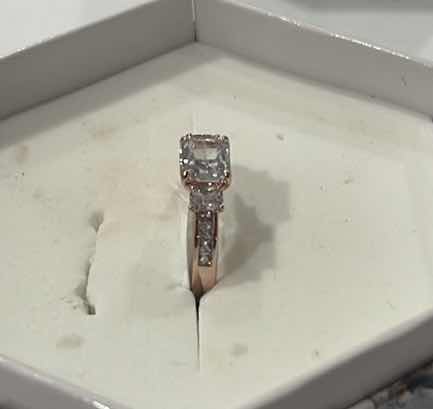 Photo 3 of NEW DIAMOND CUBIC ZIRCONIA ROSE GOLD PLATED RING SIZE 8 $89