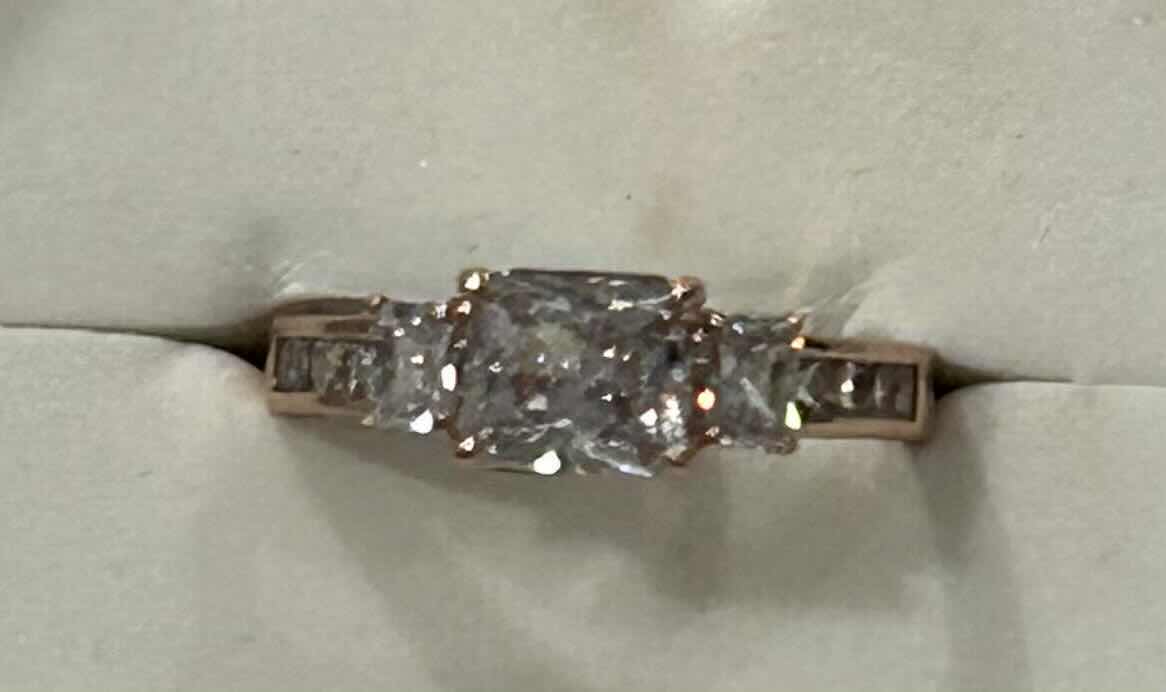 Photo 1 of NEW DIAMOND CUBIC ZIRCONIA ROSE GOLD PLATED RING SIZE 8 $89