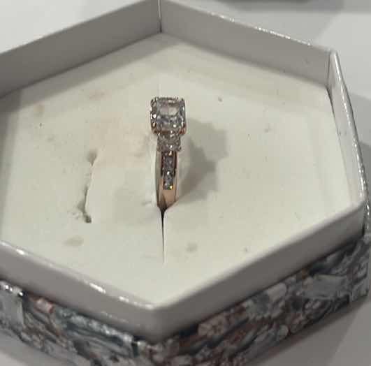 Photo 4 of NEW DIAMOND CUBIC ZIRCONIA ROSE GOLD PLATED RING SIZE 8 $89