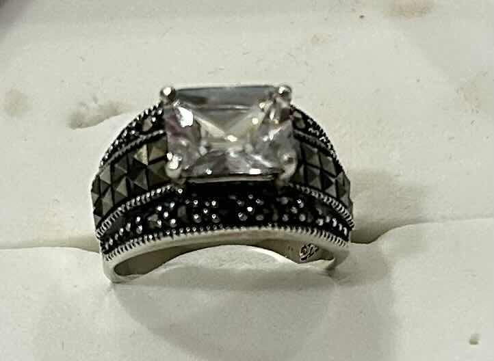 Photo 1 of FINE JEWELRY- .925 STERLING SILVER RING SIZE 5.5