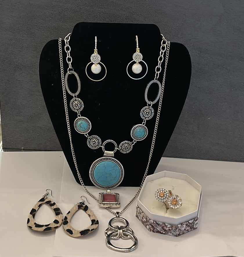 Photo 8 of COSTUME JEWELRY ASSORTMENT