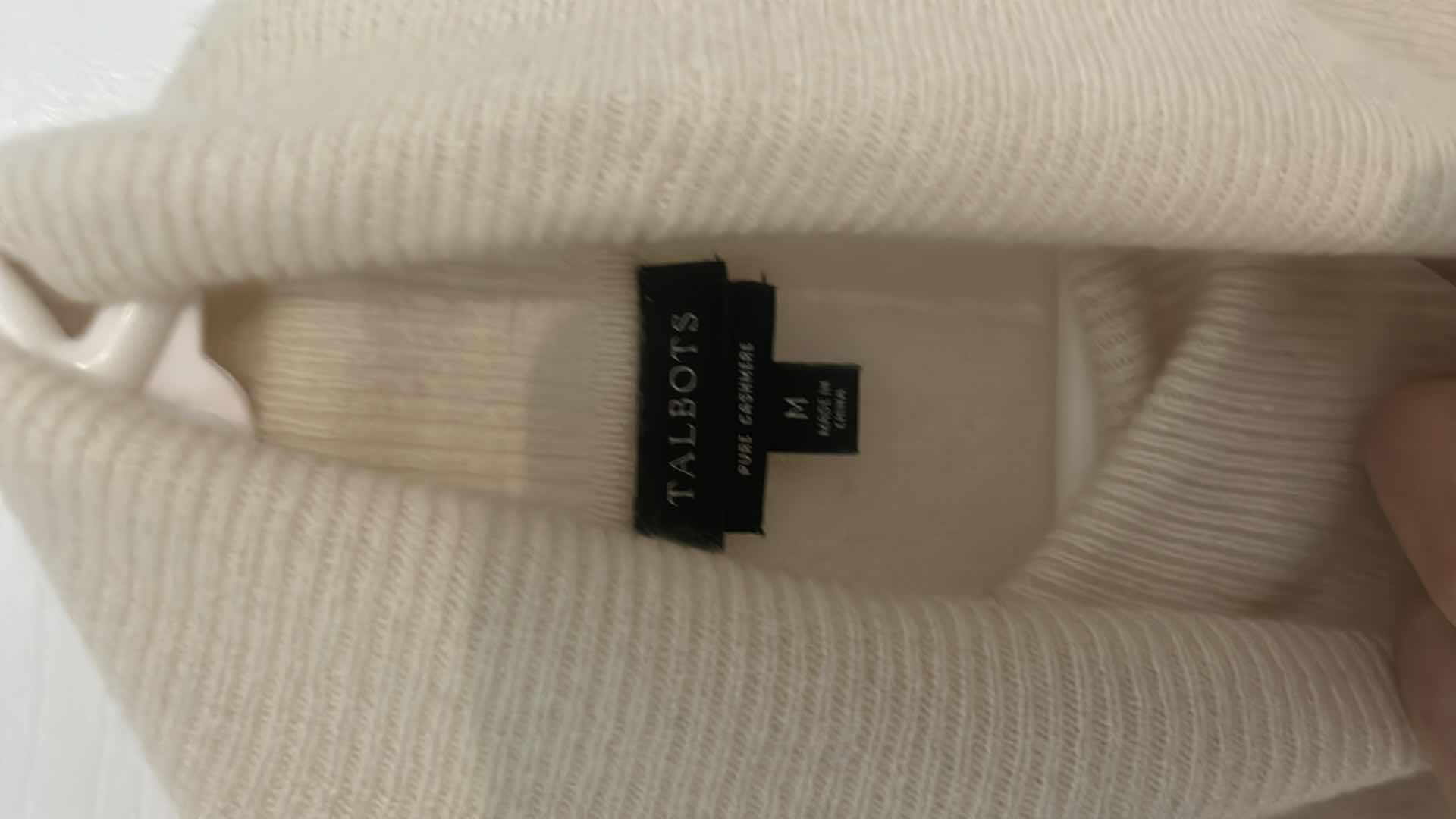 Photo 4 of 2 - WOMENS IVORY 100% CASHMERE TURTLENECK SWEATERS SIZE MED