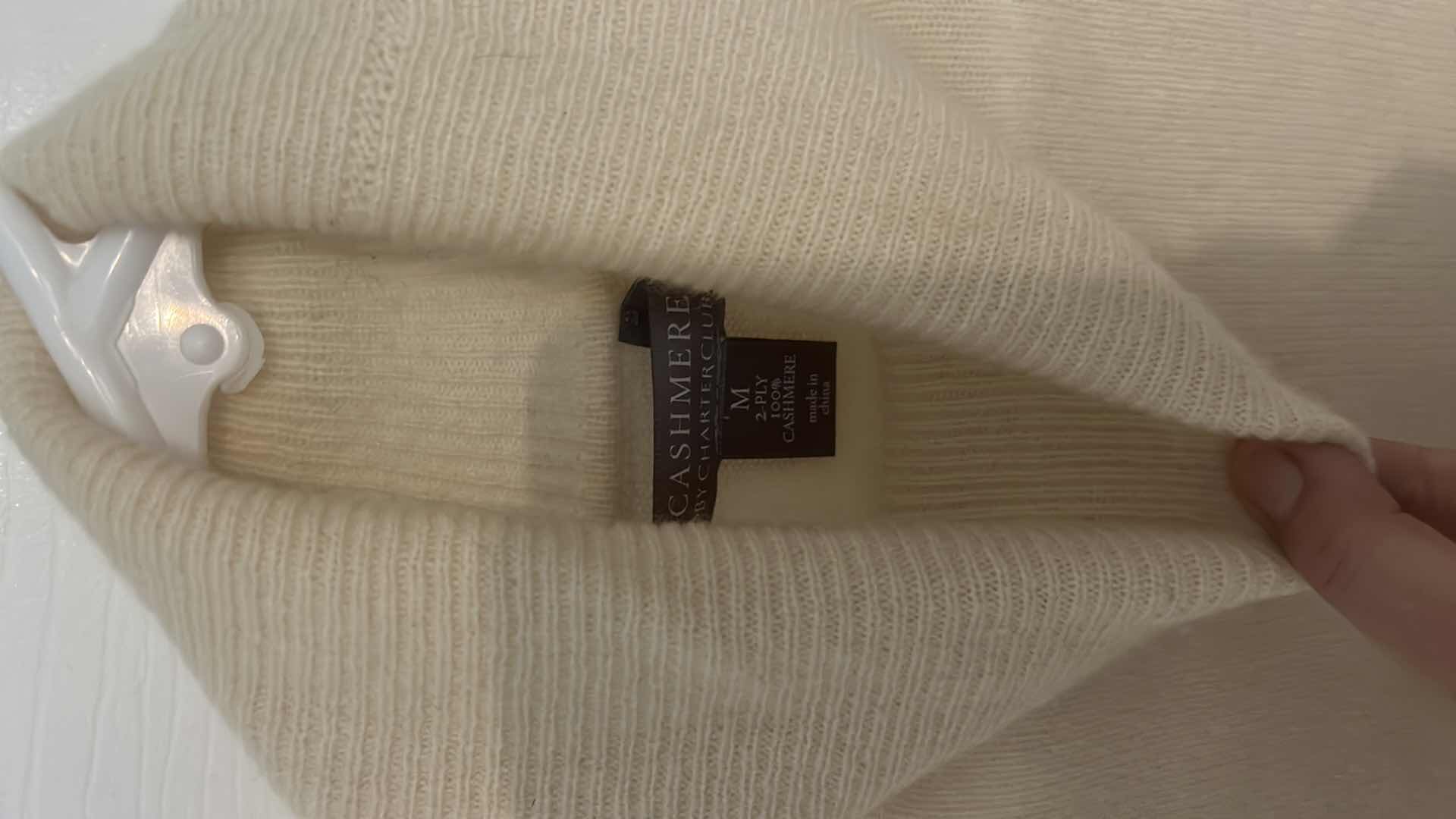 Photo 6 of 2 - WOMENS IVORY 100% CASHMERE TURTLENECK SWEATERS SIZE MED