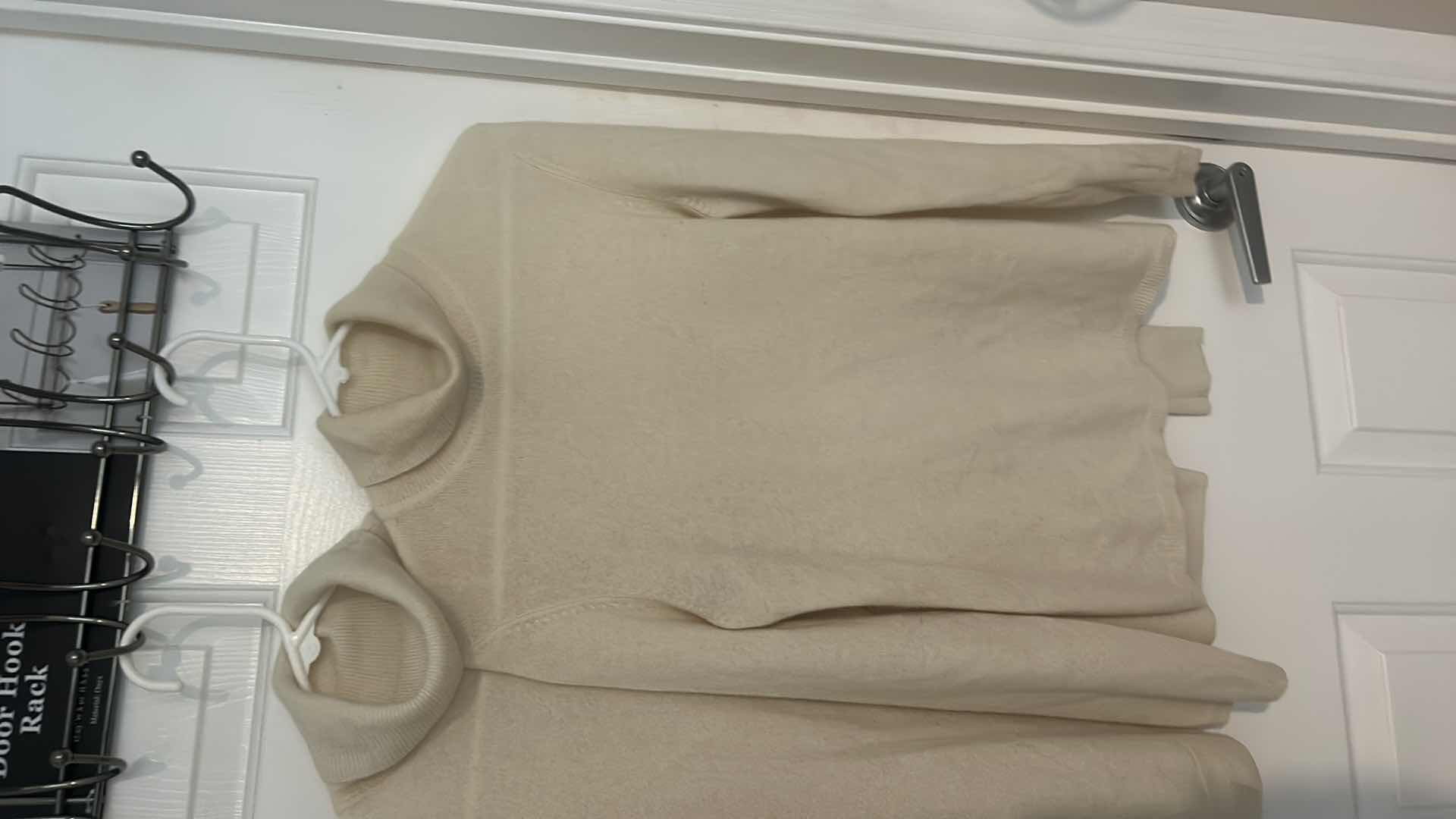 Photo 2 of 2 - WOMENS IVORY 100% CASHMERE TURTLENECK SWEATERS SIZE MED