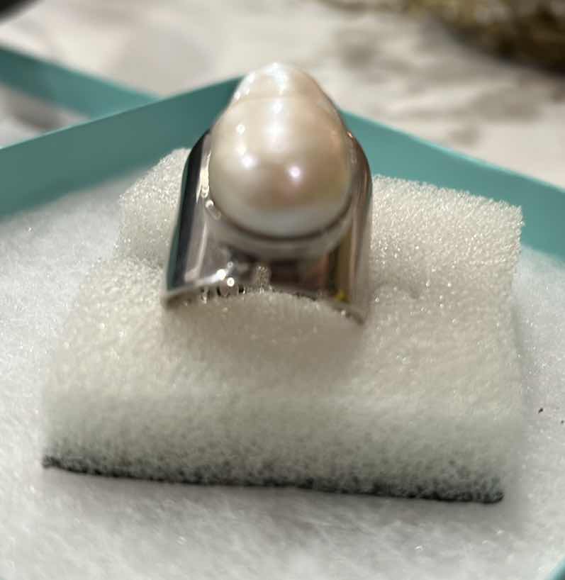 Photo 2 of COSTUME JEWELRY - CL STERLING SILVER RING JUST UNDER 1” LONG, WITH LARGE FRESH WATER PEARL SIZE 7.5