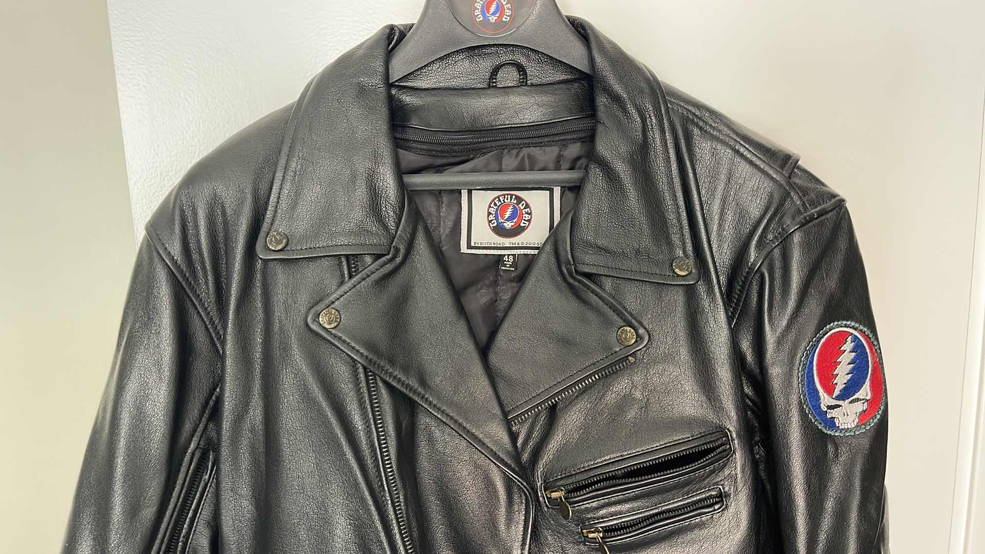 Photo 3 of NWT GRATEFUL DEAD BLACK LEATHER BOMBER JACKET WITH PATCHES SIZE 48