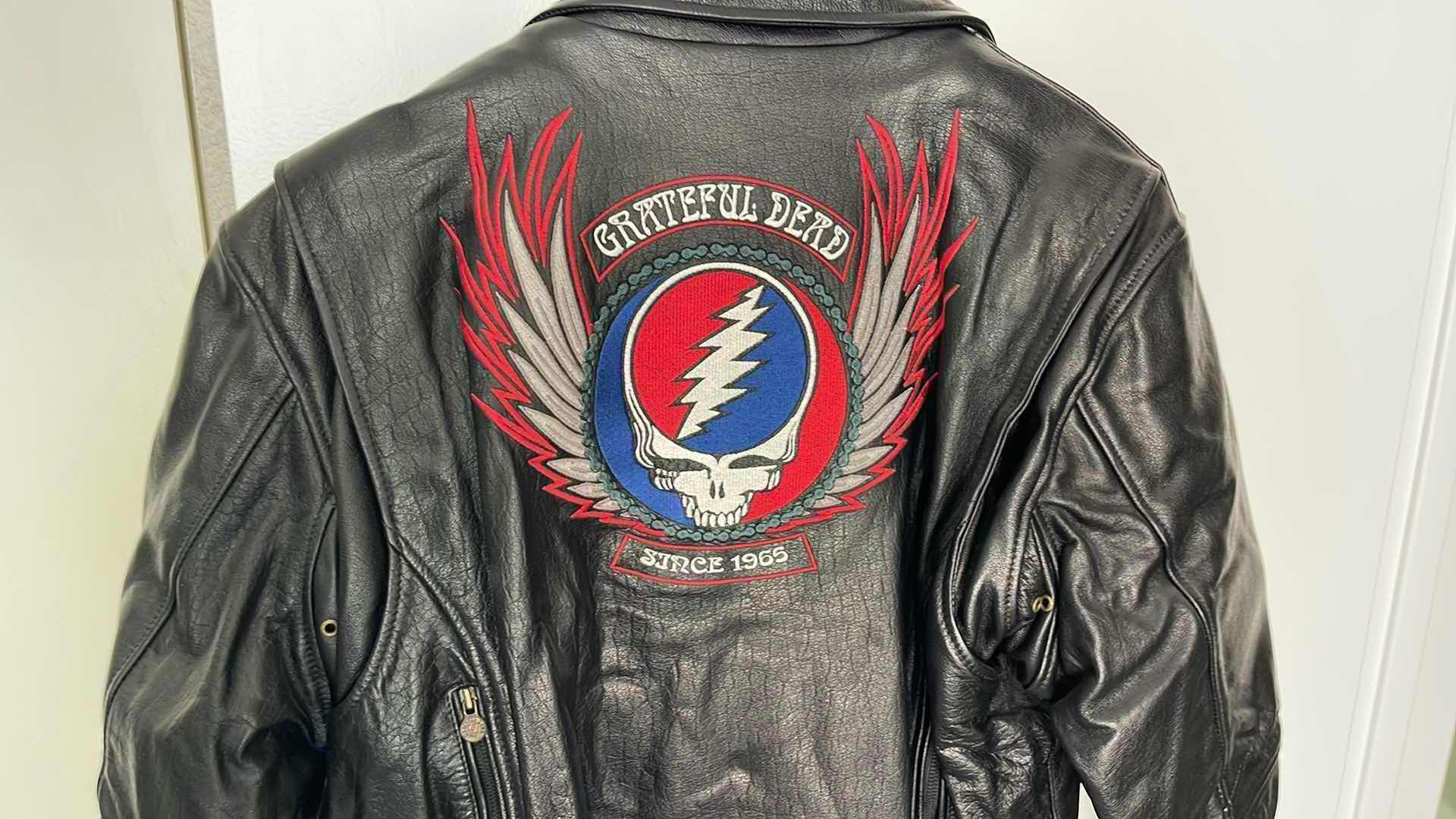 Photo 6 of NWT GRATEFUL DEAD BLACK LEATHER BOMBER JACKET WITH PATCHES SIZE 48