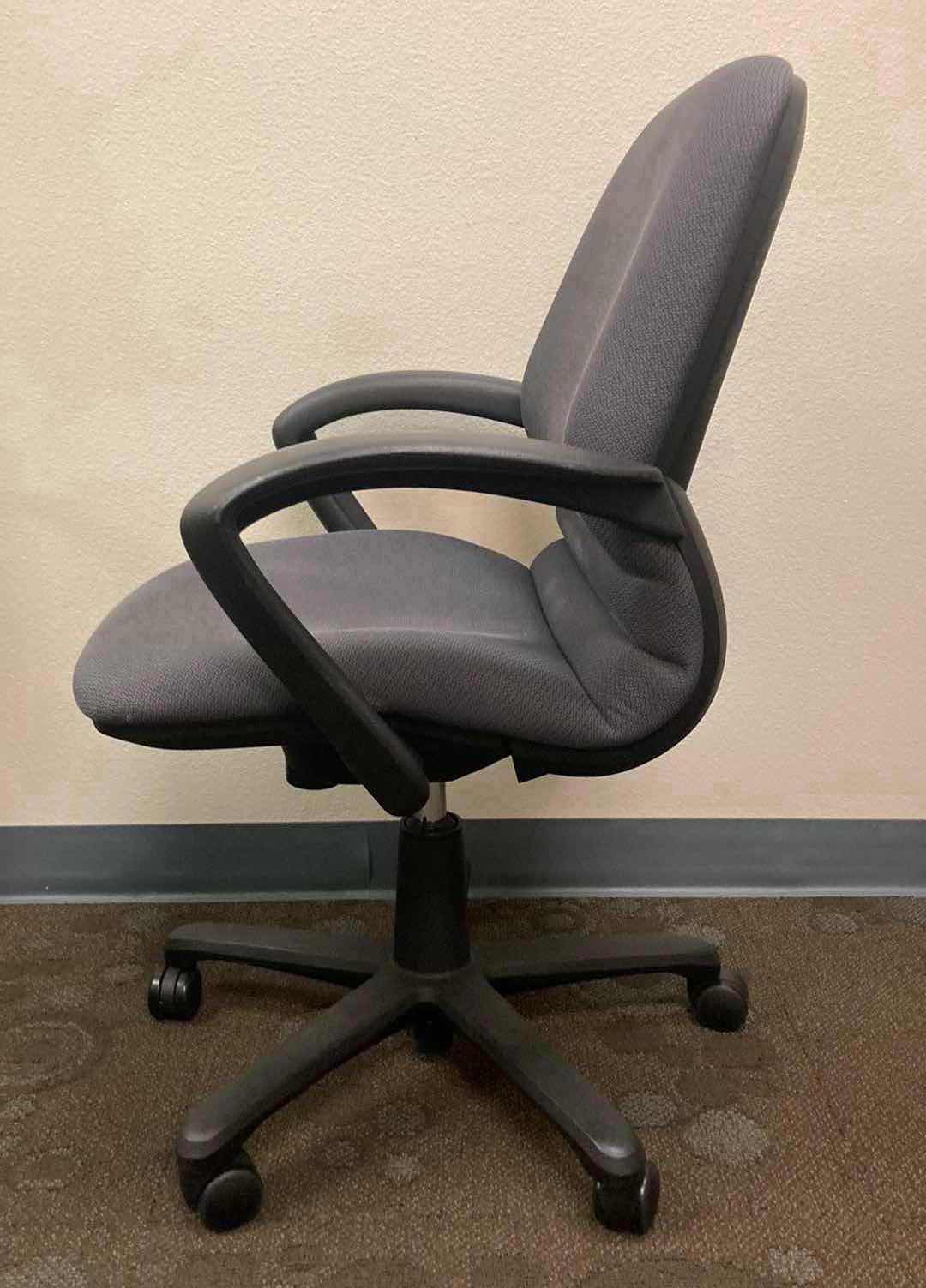 Photo 2 of STEELCASE RALLY GREY LOW-BACK SWIVEL OFFICE CHAIR 26.5” X 20” H33-38”