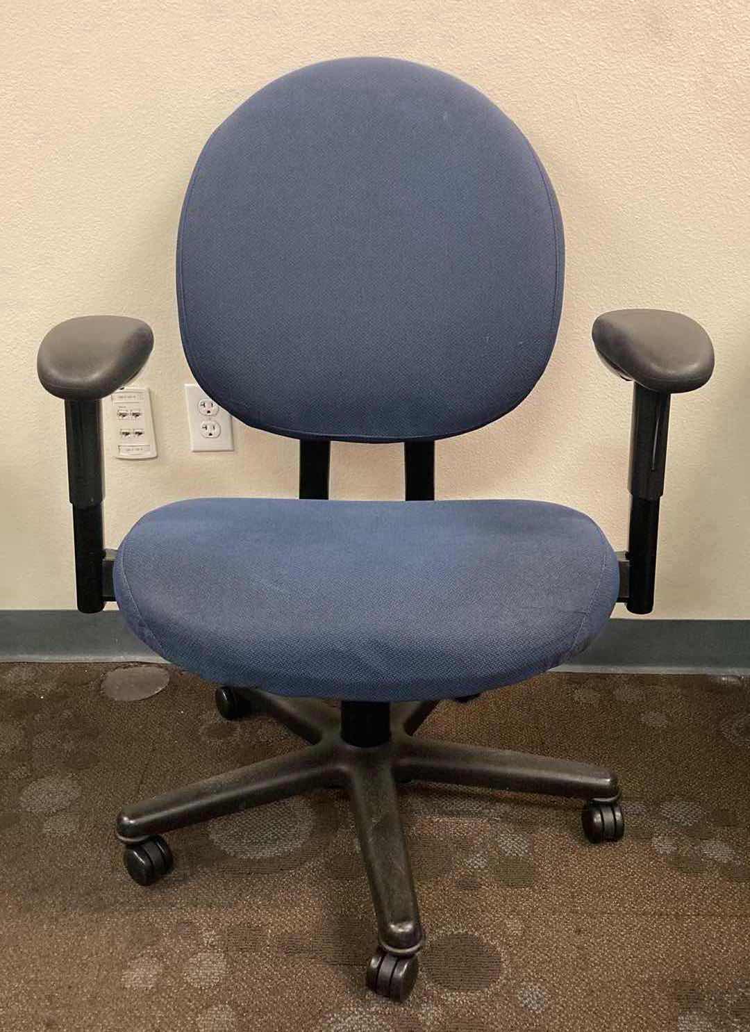 Photo 1 of STEELCASE CRITERION PLUS BLUE SWIVEL OFFICE CHAIR 27.5” X 22.5” H38-44.5”