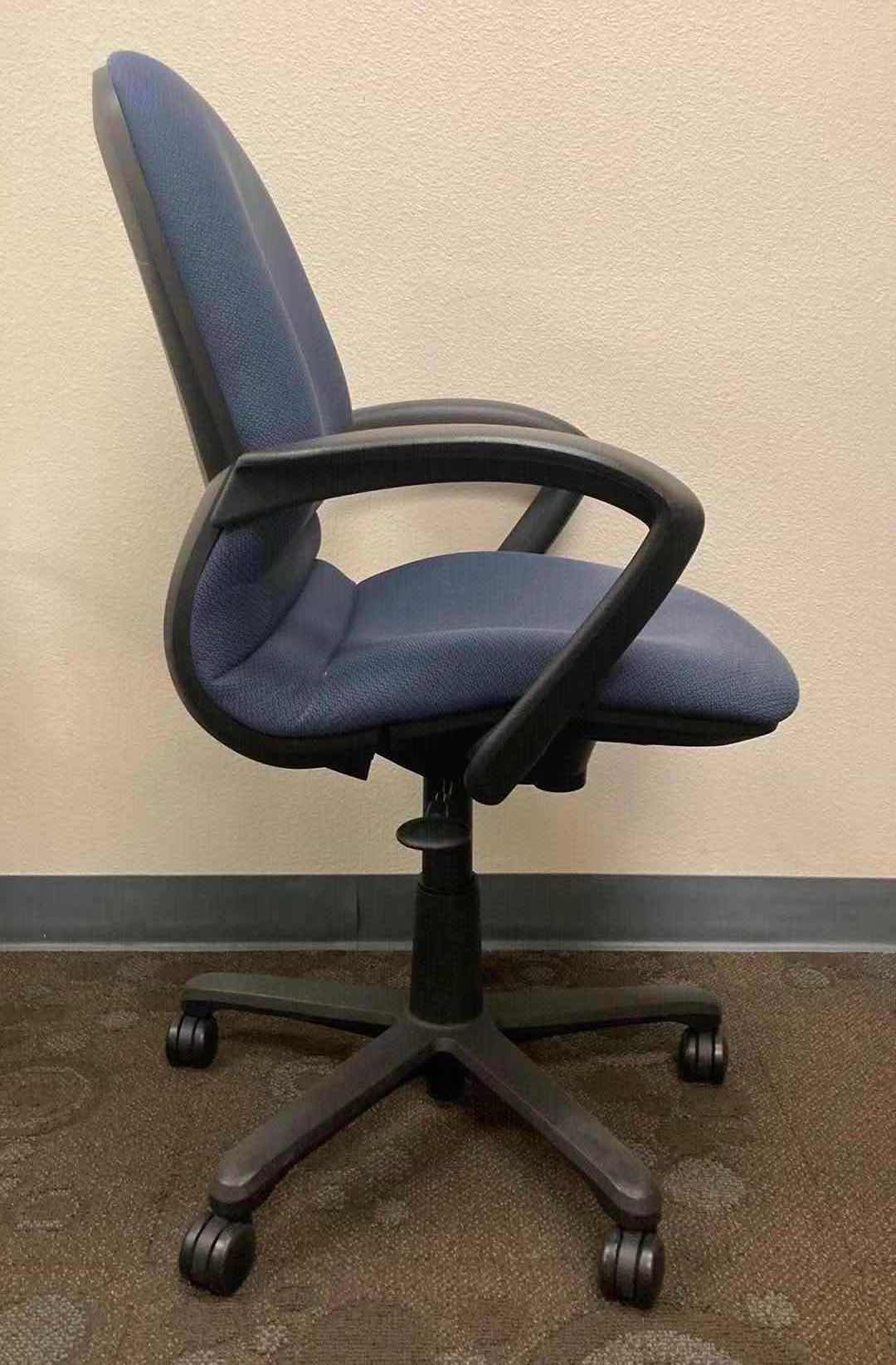 Photo 4 of STEELCASE RALLY BLUE LOW-BACK SWIVEL OFFICE CHAIR 26.5” X 20” H33-38”