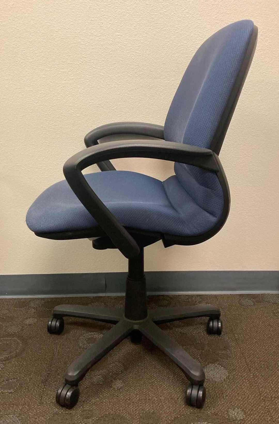 Photo 2 of STEELCASE RALLY BLUE LOW-BACK SWIVEL OFFICE CHAIR 26.5” X 20” H33-38”