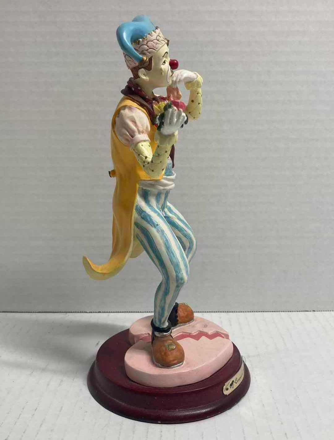 Photo 1 of CIRQUE D’ AMUSEE CLOWN JESTER COLLECTABLE CERAMIC SATUE H9.25”