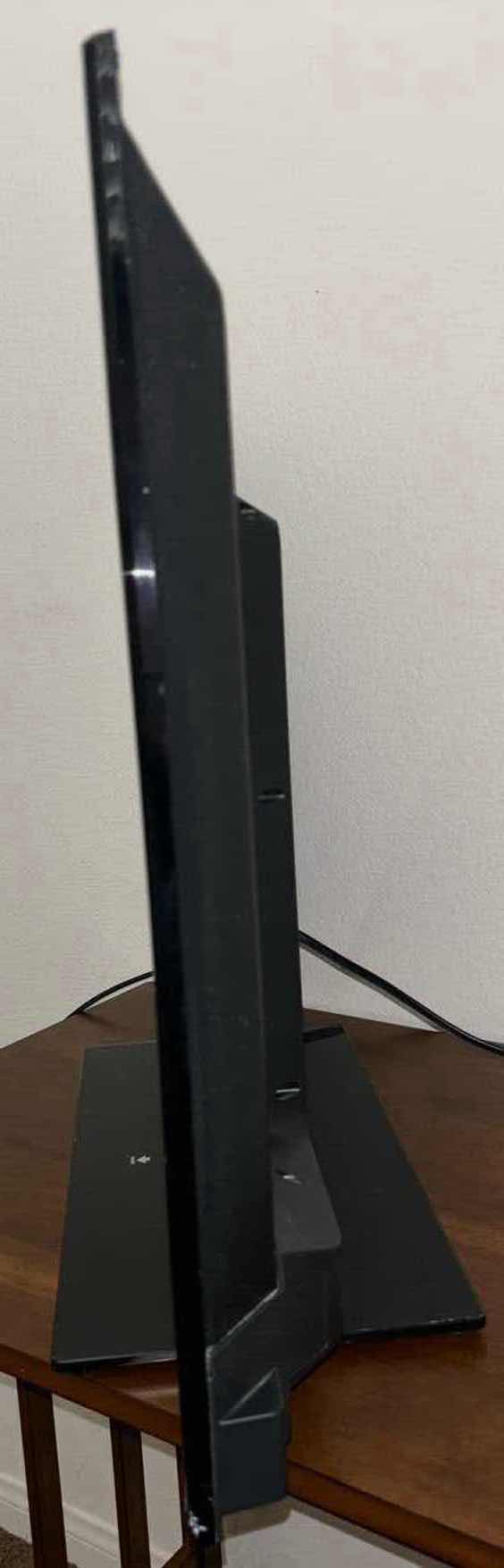 Photo 1 of ELEMENT 40" FLATSCREEN LED 1080p HDTV